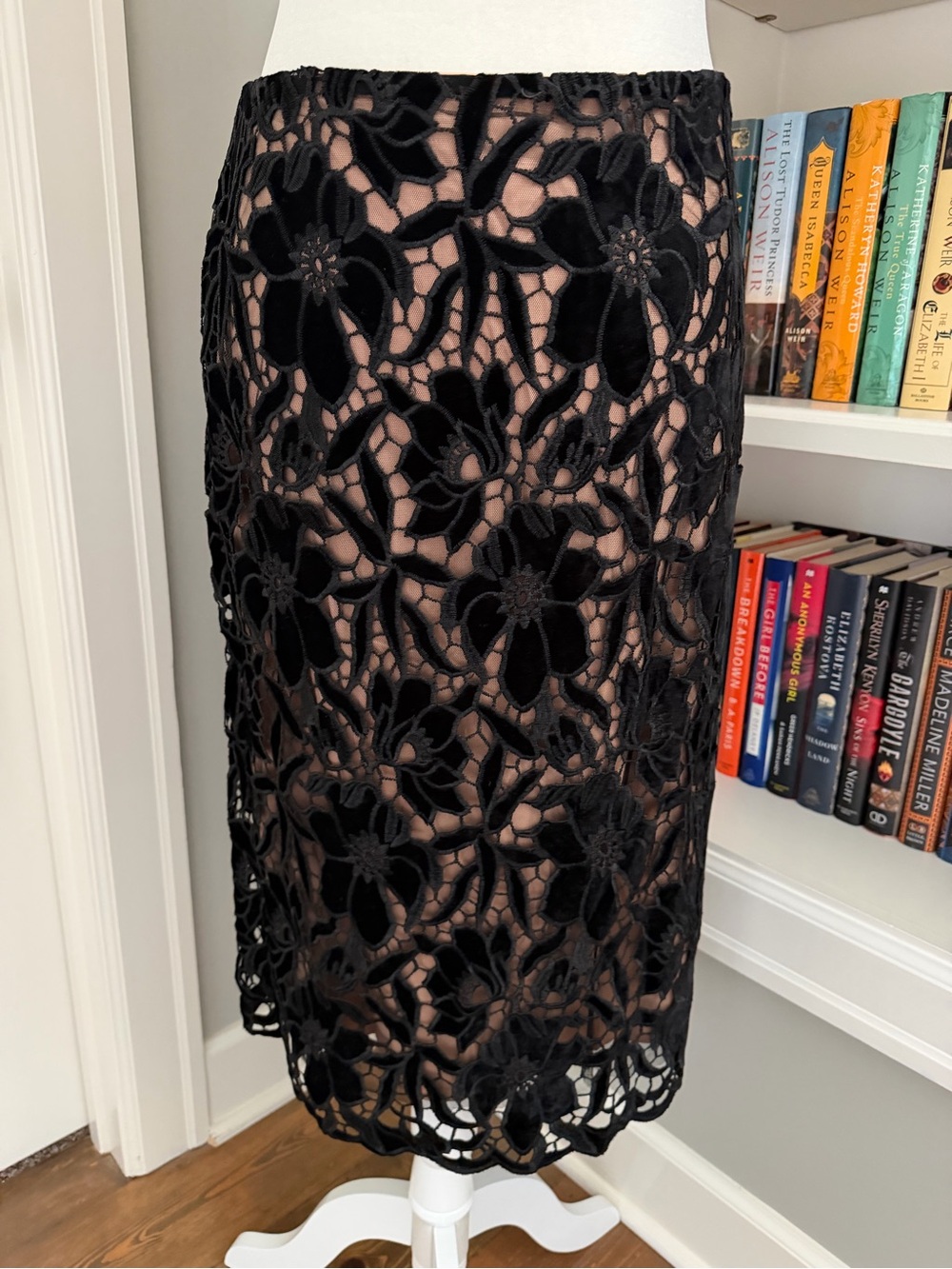 White House Black Market Black Floral Lace Pencil Skirt